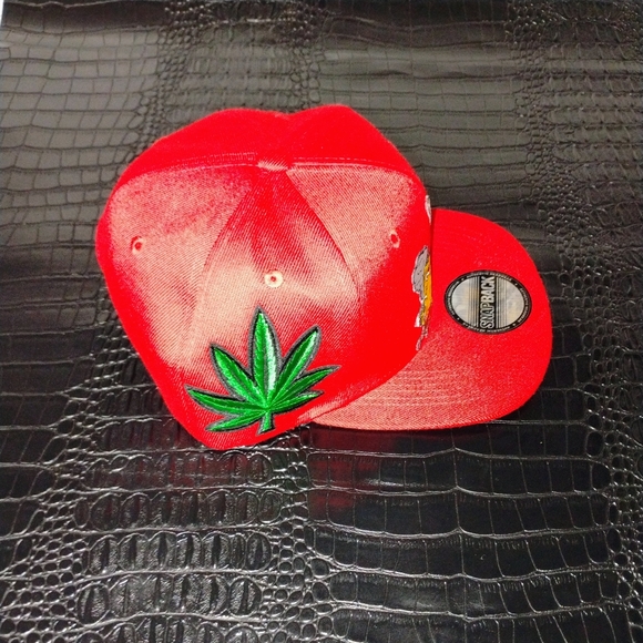 Snapback hat - Picture 2 of 3